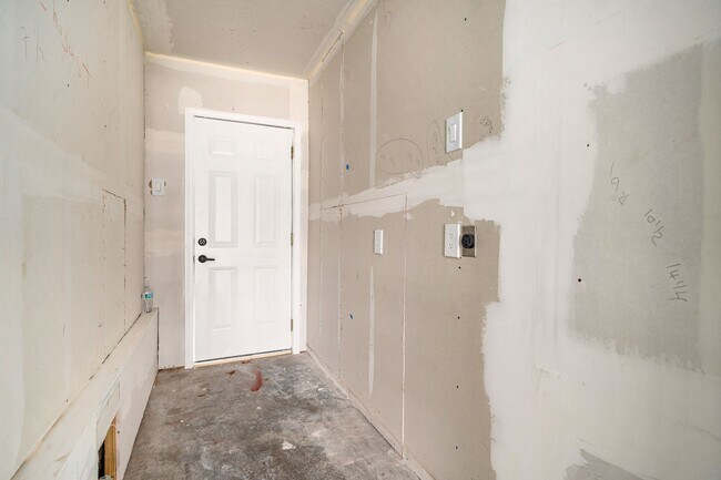 Building Photo - 404 Glenmore Dr