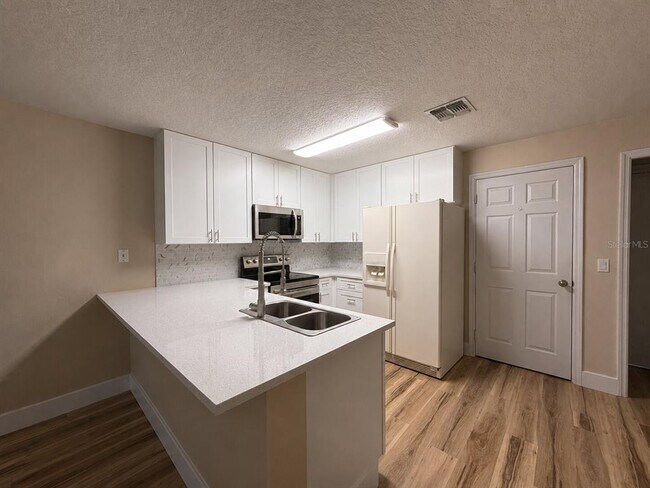 Building Photo - 12718 Somerset Oaks St