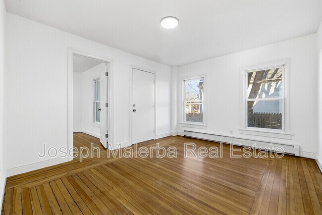 Building Photo - 159 Connecticut Ave