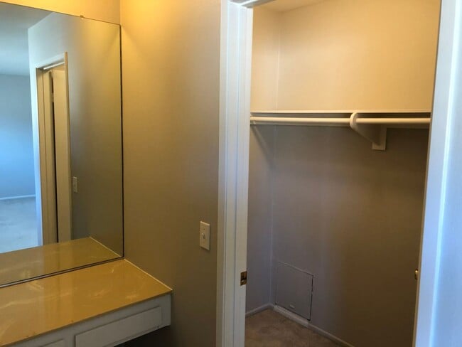 Building Photo - Wonderful 3 Bed, 1.5 Bath Upgraded Condo with Lots of Amenities