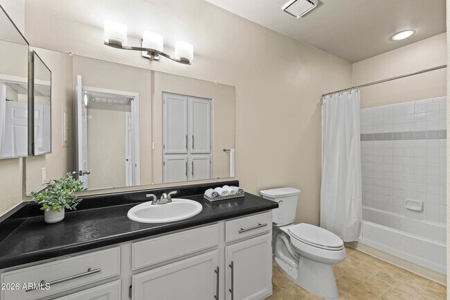 Building Photo - 750 E Northern Ave