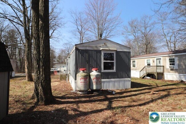 Building Photo - 238 Birchwood Ln