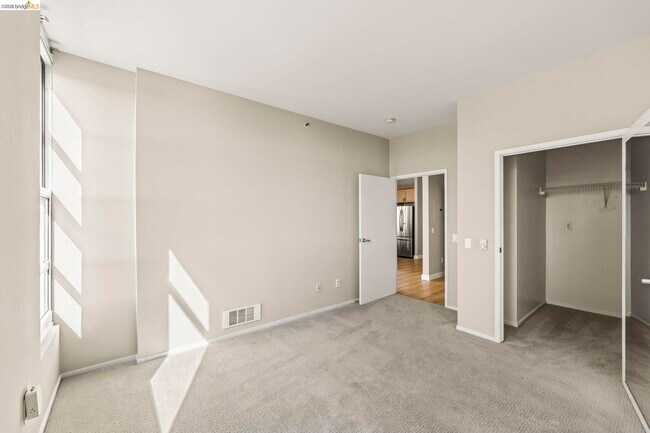 Building Photo - 1 Lakeside Dr