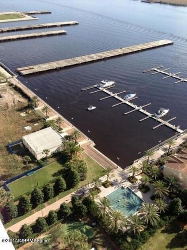 Building Photo - St Johns River Views!