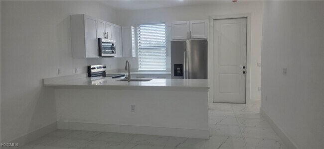 Building Photo - 925 Chenault St