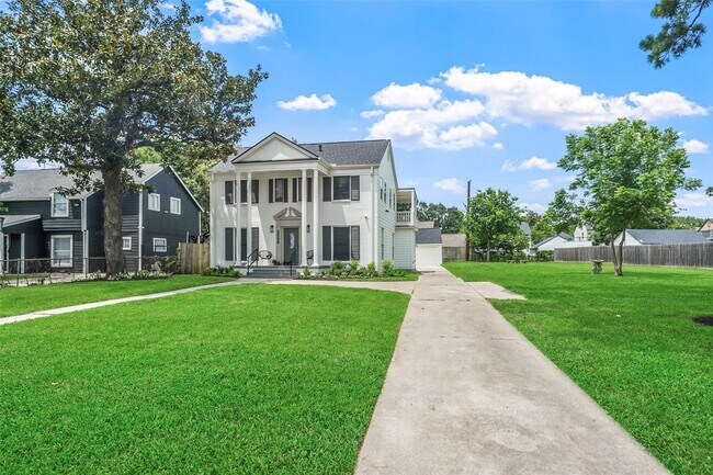 Building Photo - 3809 Southmore Blvd
