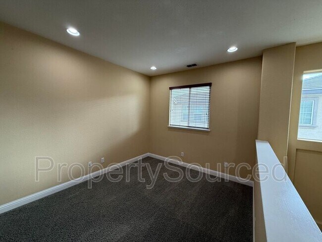 Building Photo - 17808 Daffodil Hill St