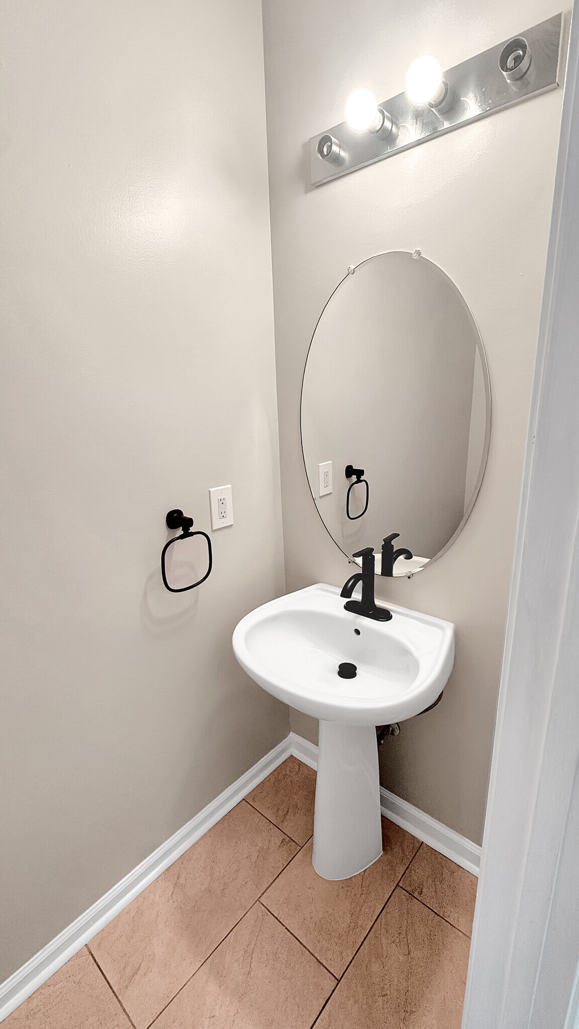 Building Photo - 3389 Hidden Cove Cir