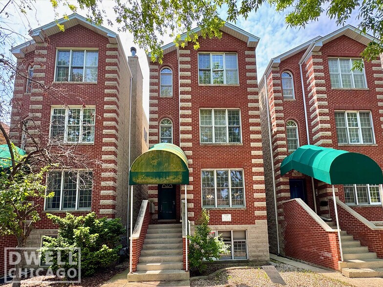 Building Photo - 918 N Paulina St