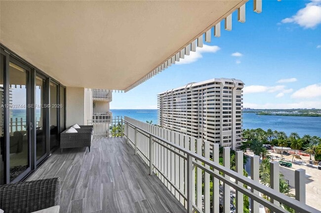 Building Photo - 2 Grove Isle Dr