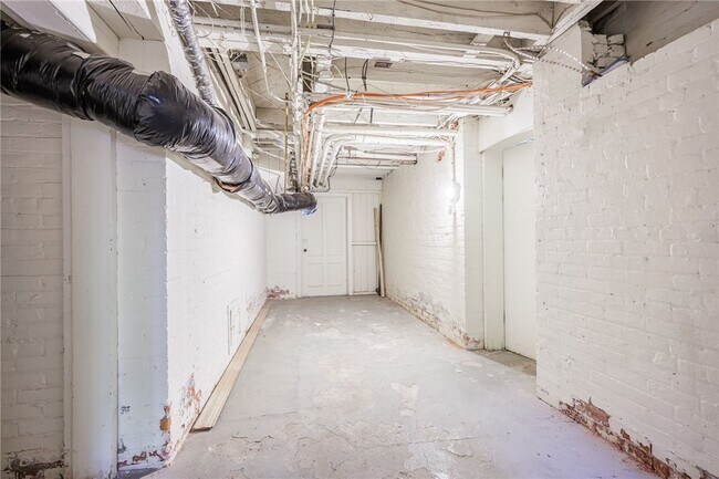 Building Photo - 901 East Ave