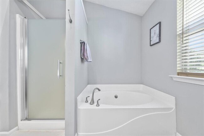 Building Photo - 4266 Cabretta Dr