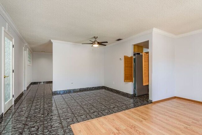 Building Photo - 4/2 Tampa Home