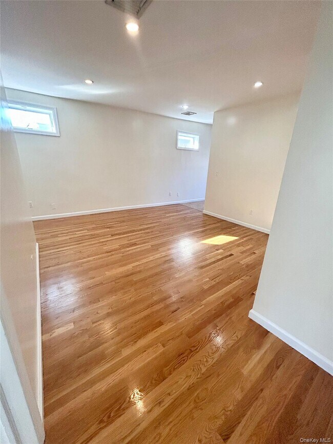 Building Photo - 32 Main St