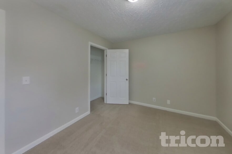 Building Photo - 1256 Lasalle Dr