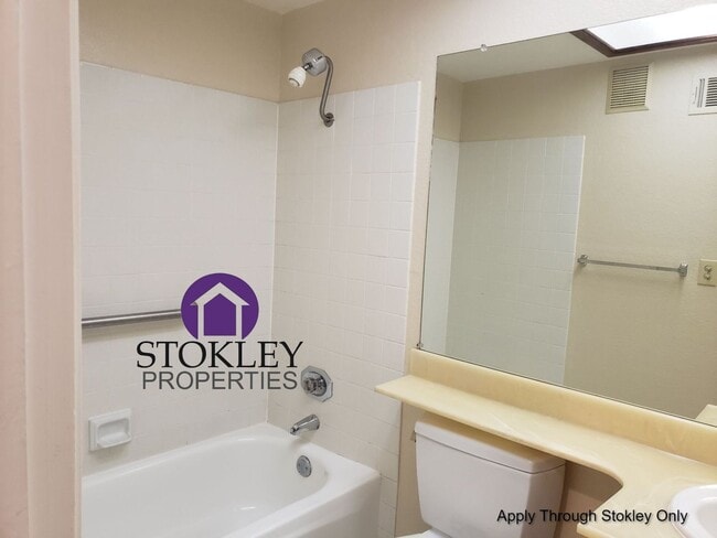 Building Photo - 517 Mesa Verde Pl