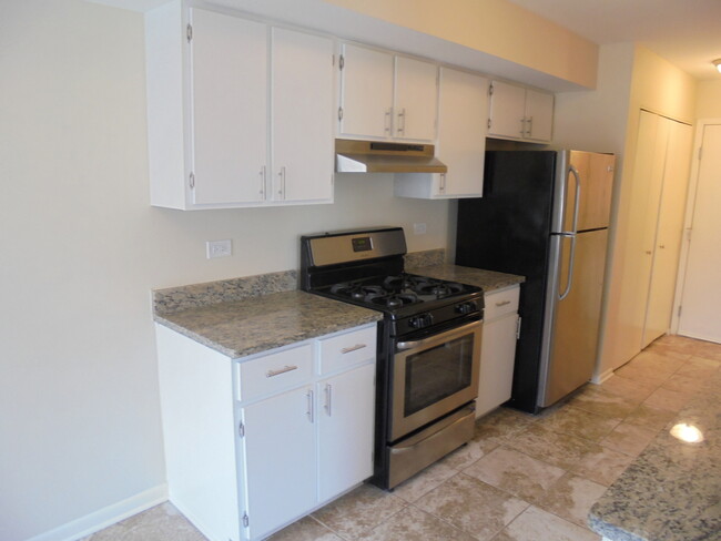 Building Photo - 302 Teak Ln