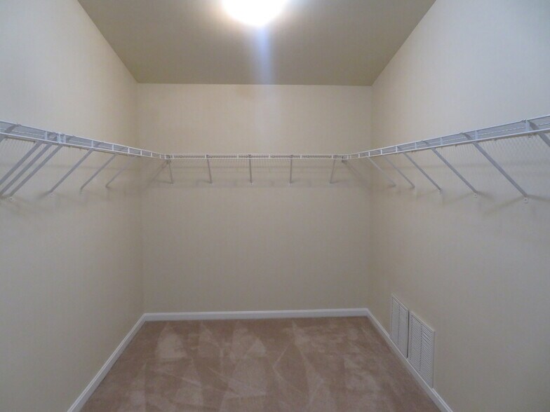 Building Photo - 3700 Bedford Dr