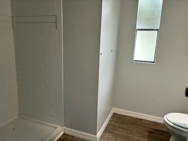 Building Photo - 11240 N Northwood Dr