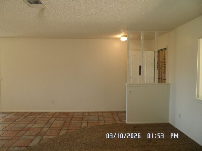 Building Photo - 3 Bedrooms, 1.75 Bathrooms, Approx. 1542 sq. ft., 2 Car Garage, Covered Patio, Large Fenced Corne...