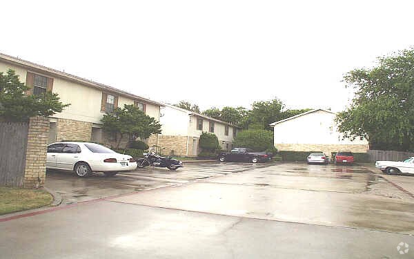 Building Photo - Sappington Place Townhomes