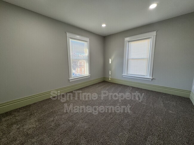 Building Photo - 25 Wayside Ave