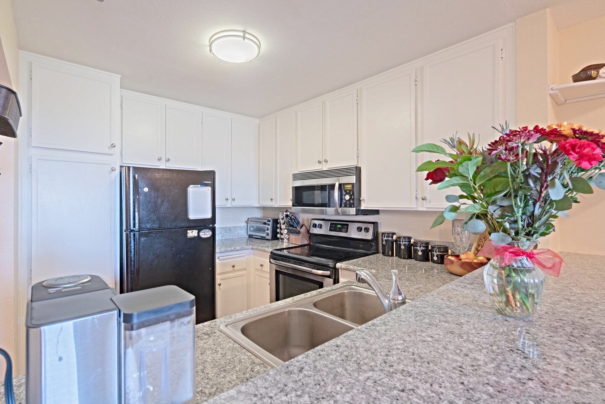 Building Photo - 5985 Dandridge Ln