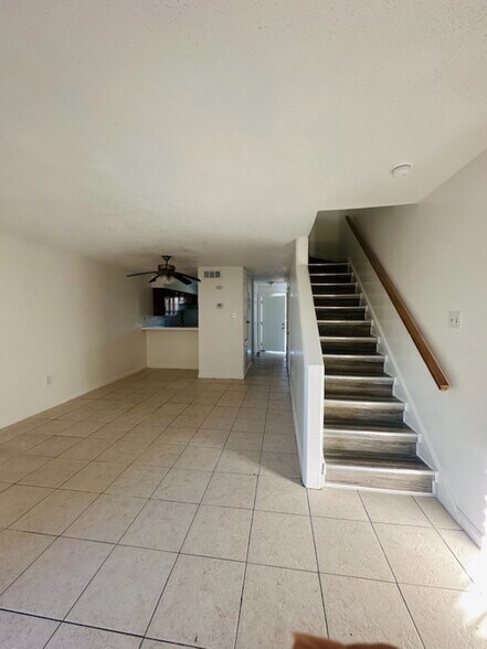 Living area 2 - 4341 Idaho Ave