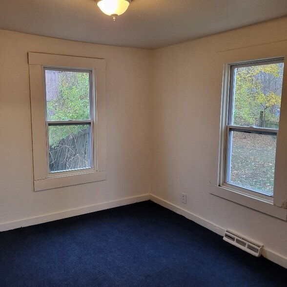 Building Photo - 1322 E Napier Ave