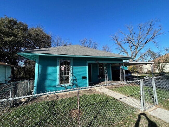 Building Photo - $500 OFF FIRST MONTH'S RENT IF MOVED IN BY...