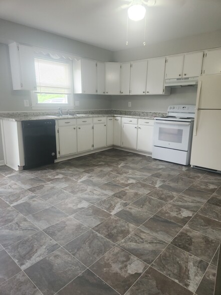 Kitchen - 3373 Van Dyke Rd