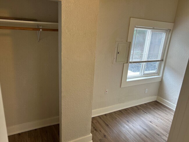 Building Photo - Y Street