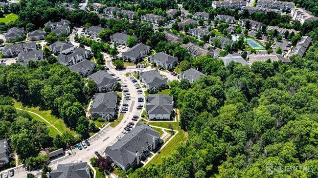Building Photo - 230 Vasser Dr