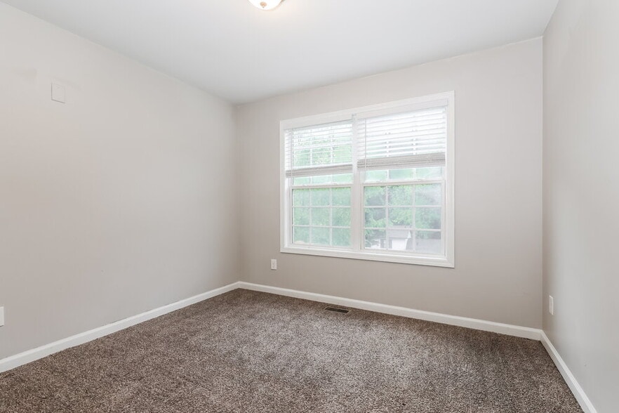 Building Photo - 2750 Old S Dr