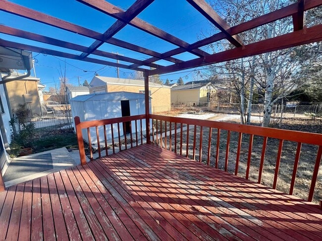 Building Photo - Charming 2 bedroom rancher located in central Colorado Springs!