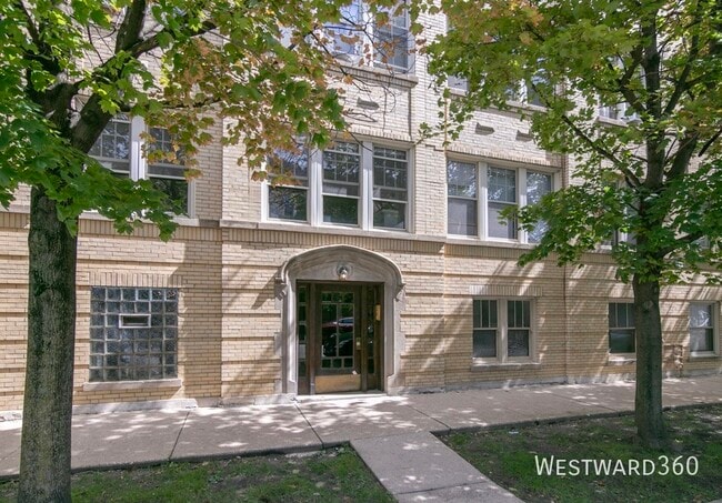 Building Photo - 3537 N Troy St