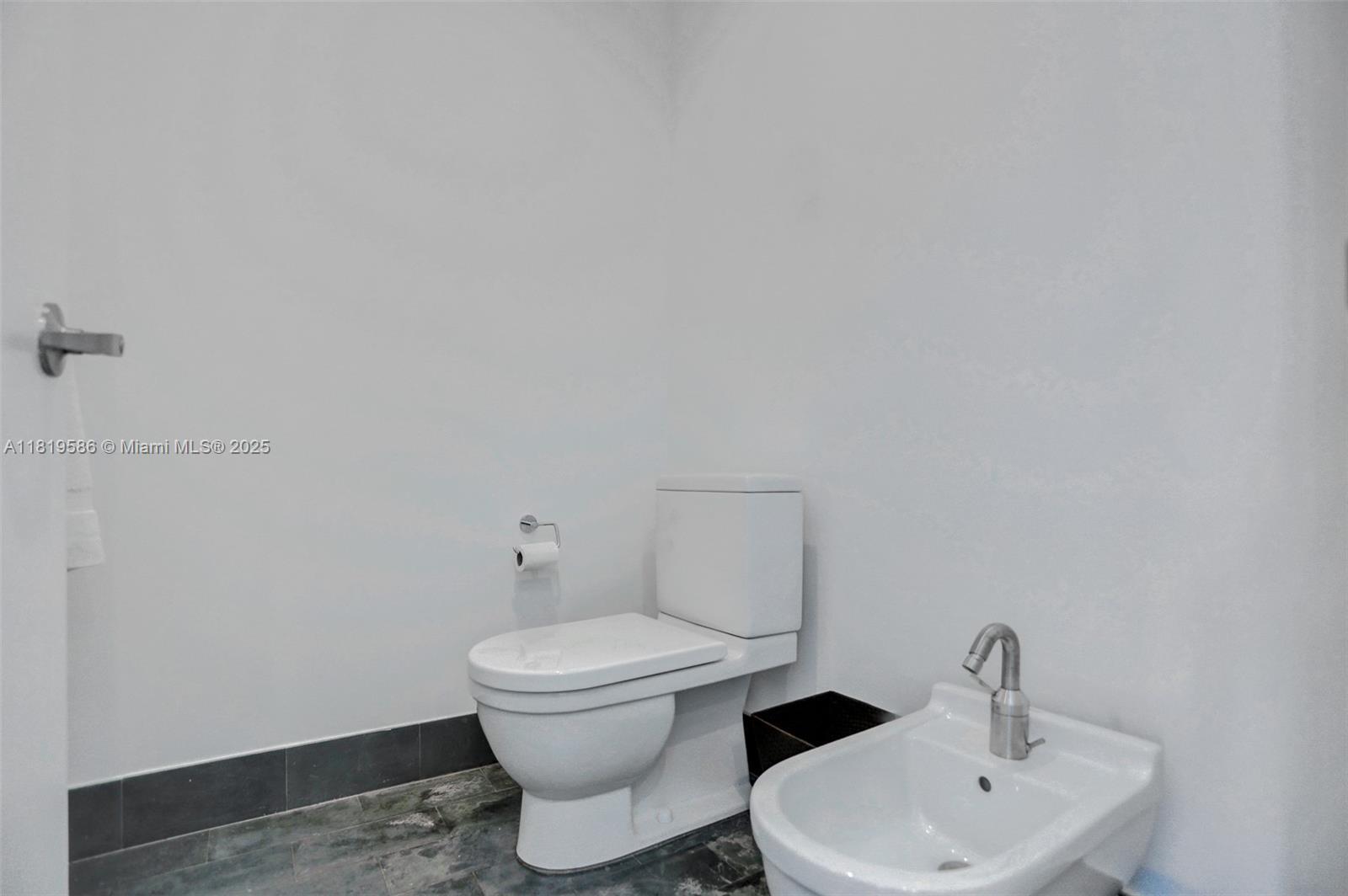 Building Photo - 1100 Biscayne Blvd