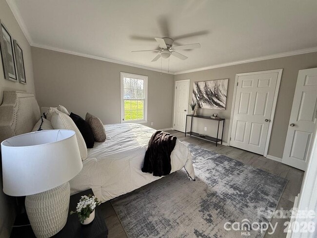 Building Photo - 2411 Kimway Dr