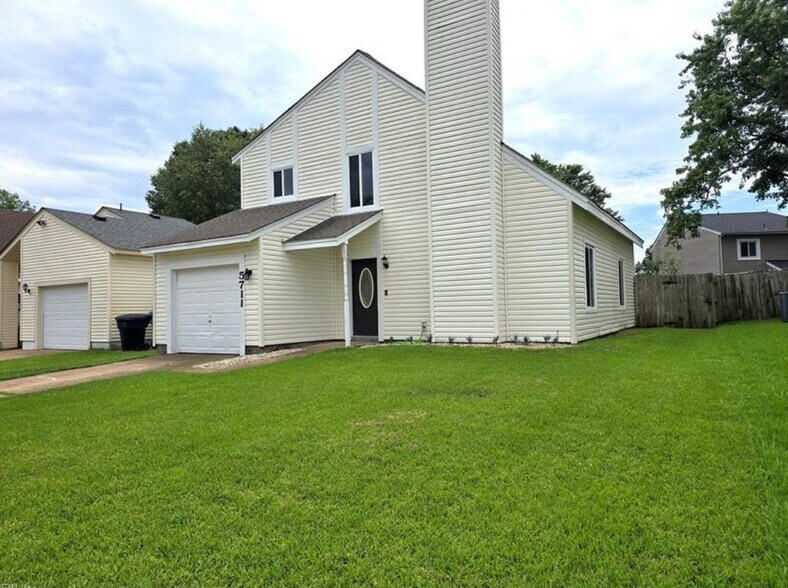 Building Photo - 5711 Brandon Blvd