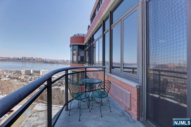 Building Photo - 100 Carlyle Dr
