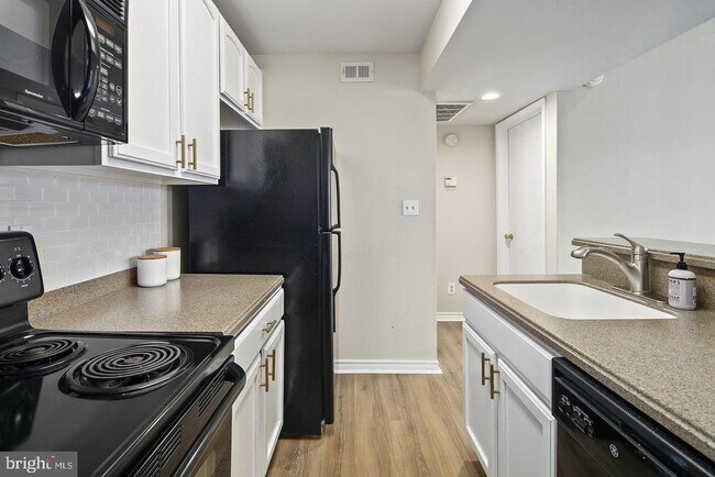 Building Photo - 12157 Penderview Terrace