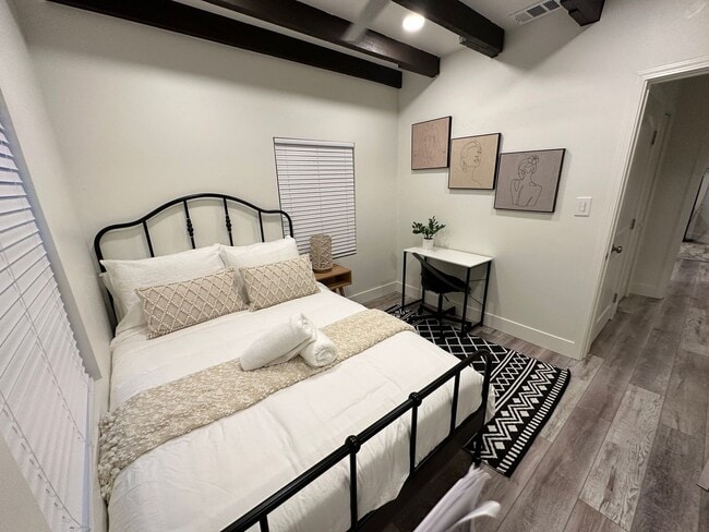 Building Photo - 1402 Clara Ln