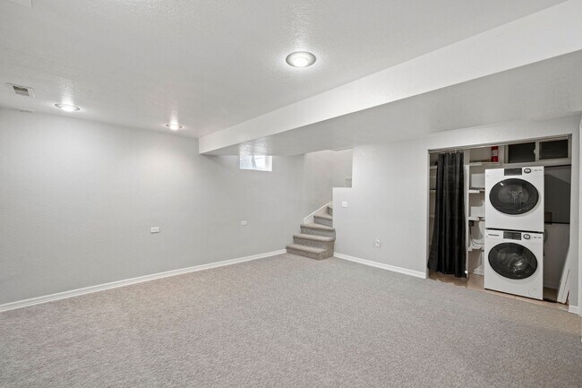 Building Photo - 3021 Olive St