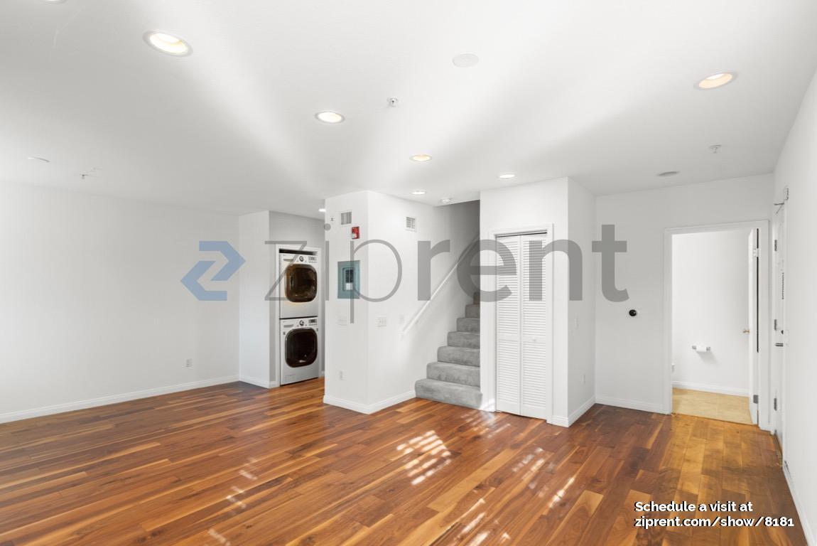 Building Photo - Unit
