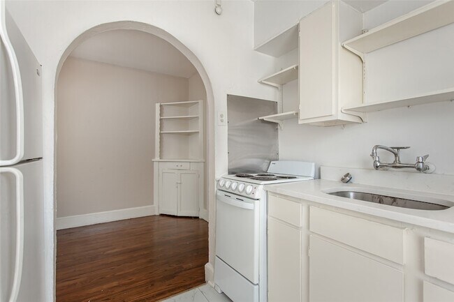 Building Photo - 5900 Oram St