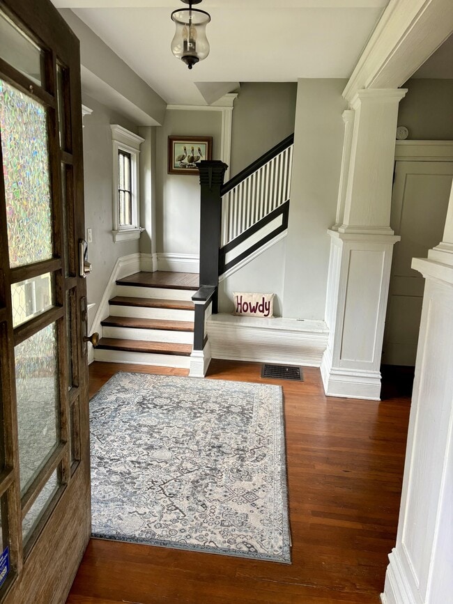 Building Photo - 2043 Dellwood Ave