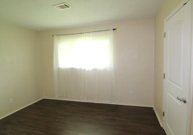 Building Photo - Spacious 3-Bedroom Home Off Fairfield – Pe...