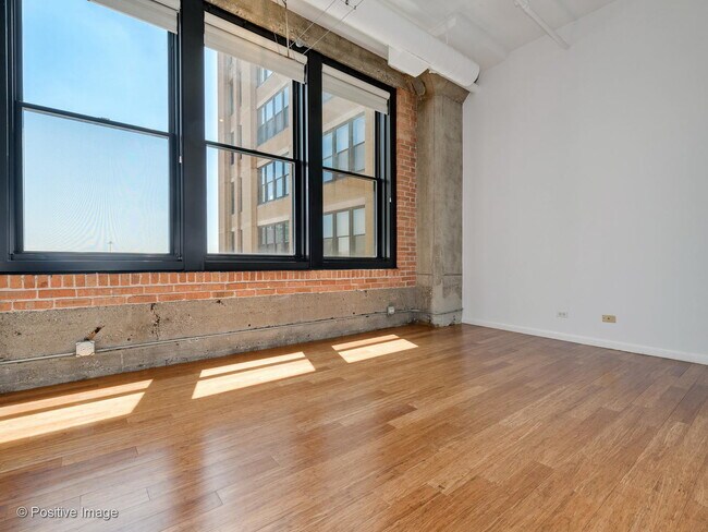 Building Photo - 728 W Jackson Blvd