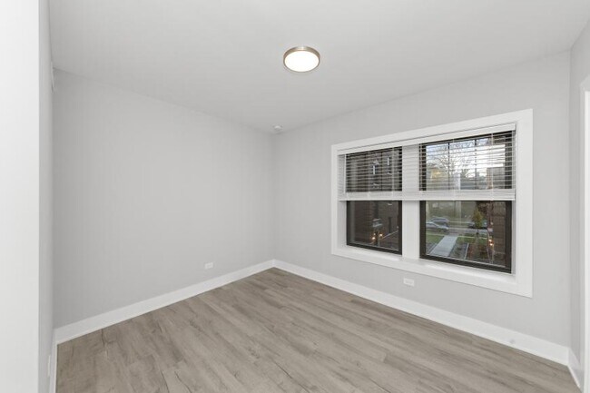 Building Photo - 1 bedroom in Evanston IL 60202