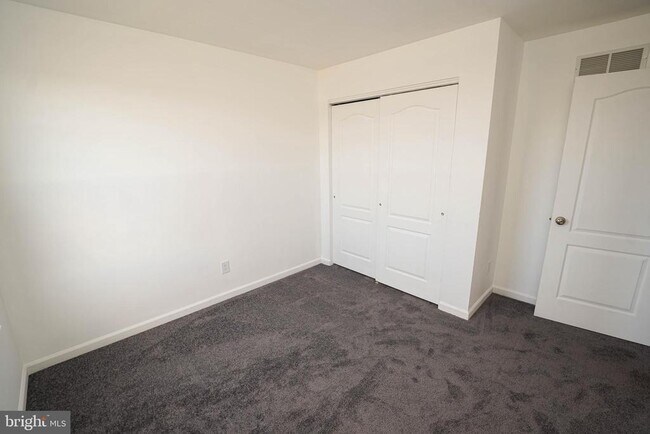 Building Photo - 641 Rosemary Dr